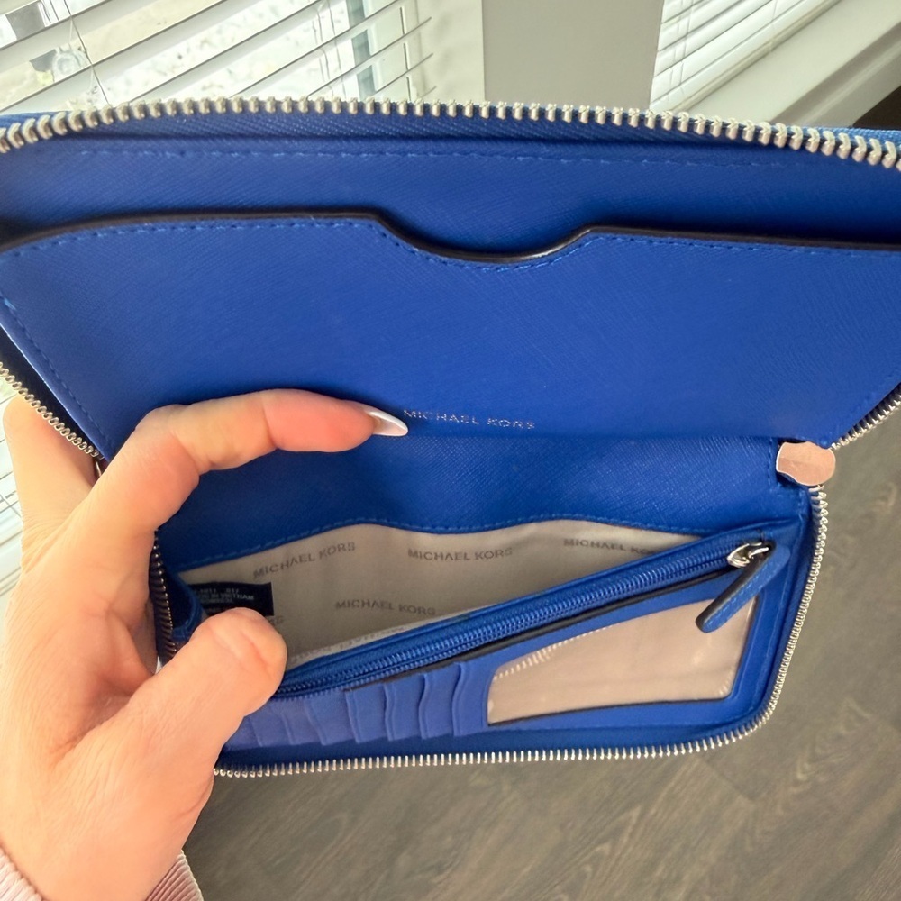 Michael Kors Leather Wallet - Picture 4 of 5